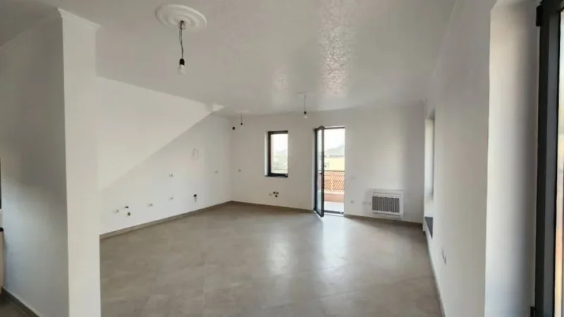 Tirane, shitet Vile 3+1 Kati 3, 165 m² 270.000 € (Kombinat, prane "Poliklinika Nr. 6")
