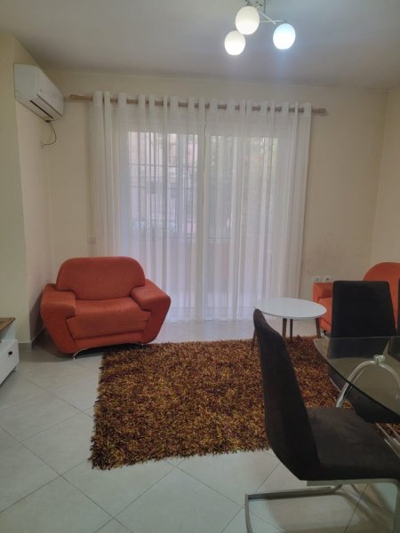 Tirane, jepet me qera apartament 2+1+Ballkon Kati 2, 80 m² 550 € (kodra e diellit)