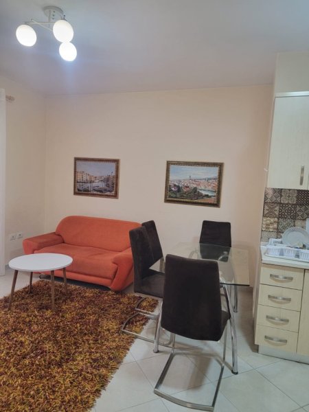 Tirane, jepet me qera apartament 2+1+Ballkon Kati 2, 80 m² 550 € (kodra e diellit)