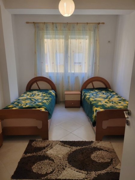 Tirane, jepet me qera apartament 2+1+Ballkon Kati 2, 80 m² 550 € (kodra e diellit)