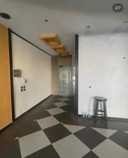 Tirane, jepet me qera ambjent biznesi Kati 1, 130 m² 650 € (Kamez, prane Raiffeisen Bank)