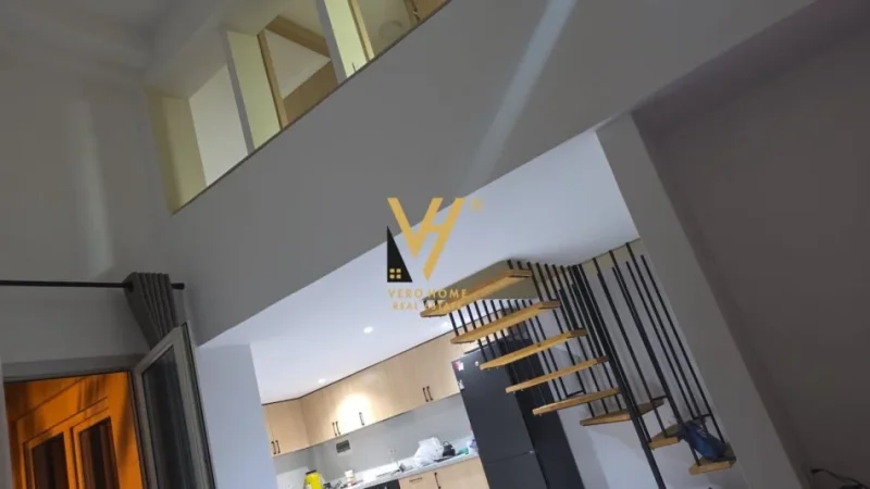 Tirane, jepet me qera apartament duplex 2+1+Ballkon Kati 2, 90 m² 700 € (LIQENI I THATE)