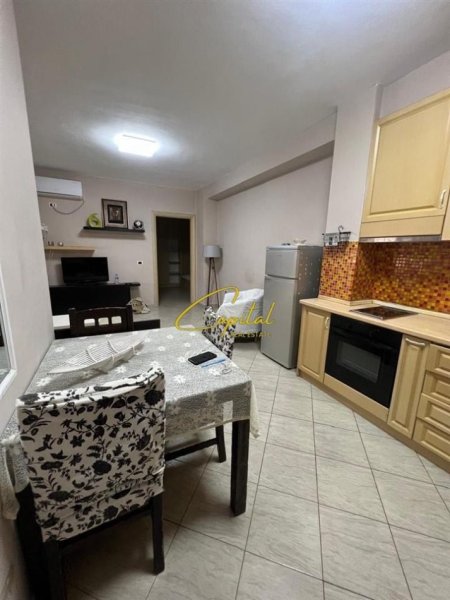 Tirane, jepet me qera apartament 2+1 Kati 3, 650 m² 650 € (ISH BLLOKU)