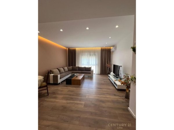 Tirane, shitet apartament 2+1 Kati 2, 135 m² 210.000 € (pranë tregut Elektrik)