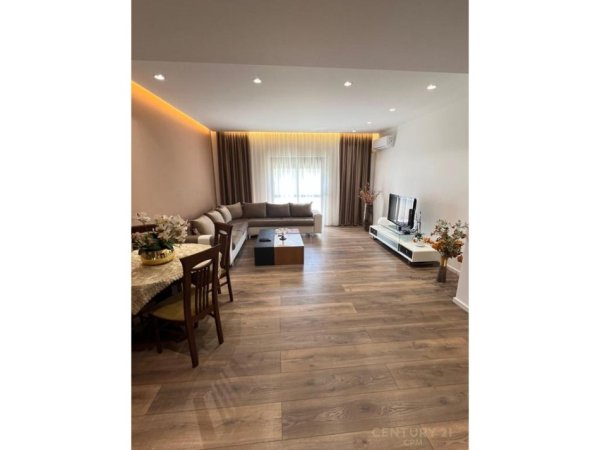 Tirane, shitet apartament 2+1 Kati 2, 135 m² 210.000 € (pranë tregut Elektrik)