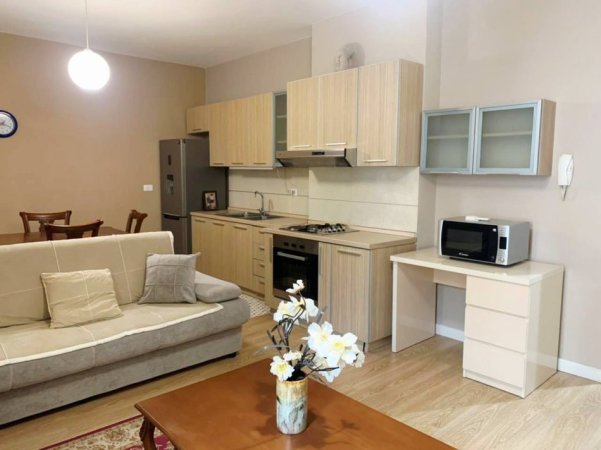 JEPET ME QIRA : Apartament 1+1+ Garazh/ zona: Kopshti Zologjik📍