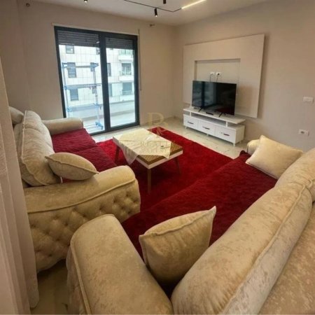 Tirane, jepet me qera apartament 2+1+Ballkon Kati 8, 105 m² 700 € (Porcelan)