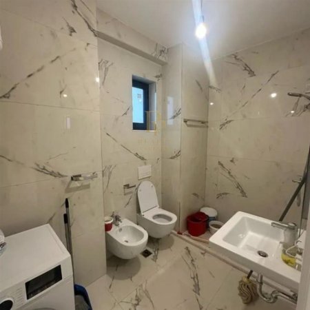 Tirane, jepet me qera apartament 2+1+Ballkon Kati 8, 105 m² 700 € (Porcelan)