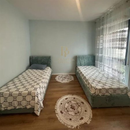 Tirane, jepet me qera apartament 2+1+Ballkon Kati 8, 105 m² 700 € (Porcelan)
