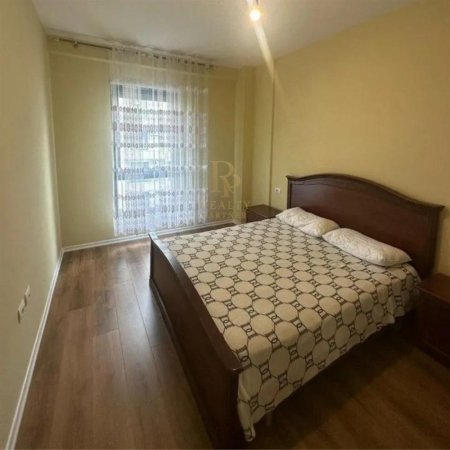 Tirane, jepet me qera apartament 2+1+Ballkon Kati 8, 105 m² 700 € (Porcelan)