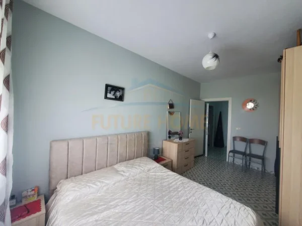 Tirane, shes apartament 2+1+Ballkon , (Apartamenti ndodhet ne kompleksin MGB)