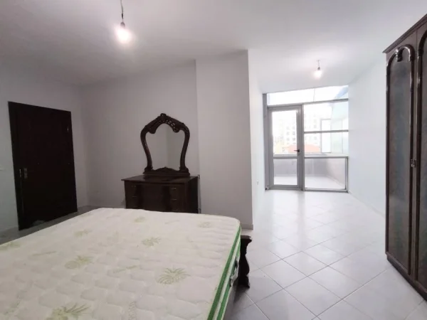Tirane, jepet me qera apartament 2+1 Kati 2, 120 m² 500 € (Dritan Hoxha)