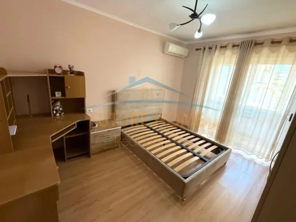 Tirane, shes apartament 1+1+Ballkon Kati 4, 57 m² 116.000 € (Rruga Irfan Tomini)