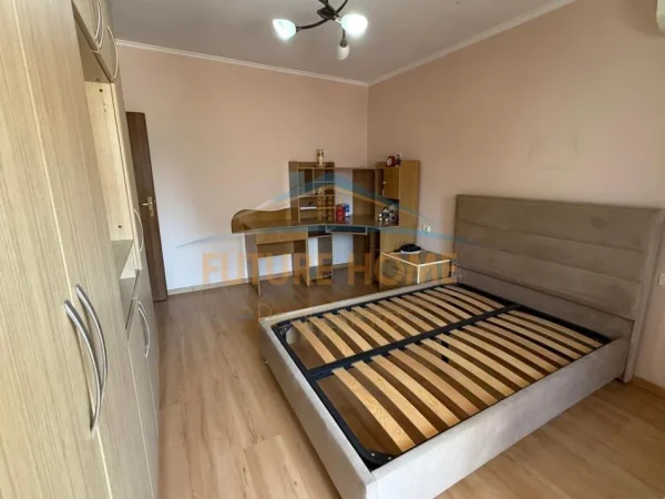 Tirane, shes apartament 1+1+Ballkon Kati 4, 57 m² 116.000 € (Rruga Irfan Tomini)