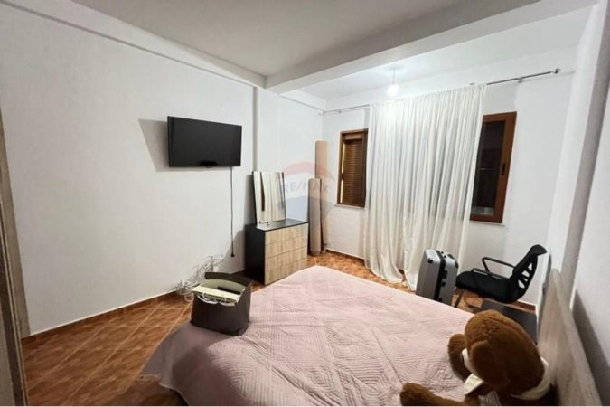 Tirane, jepet me qera apartament 1+1 Kati 1, 100 m² 600 € (Ali Dem)