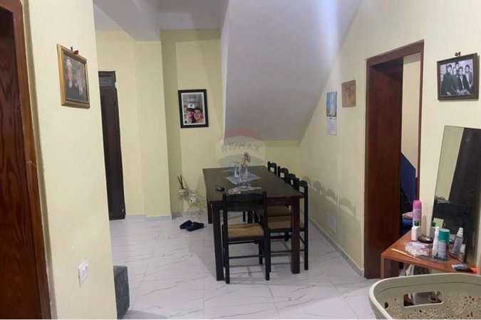 Tirane, jepet me qera apartament 1+1 Kati 1, 100 m² 600 € (Ali Dem)