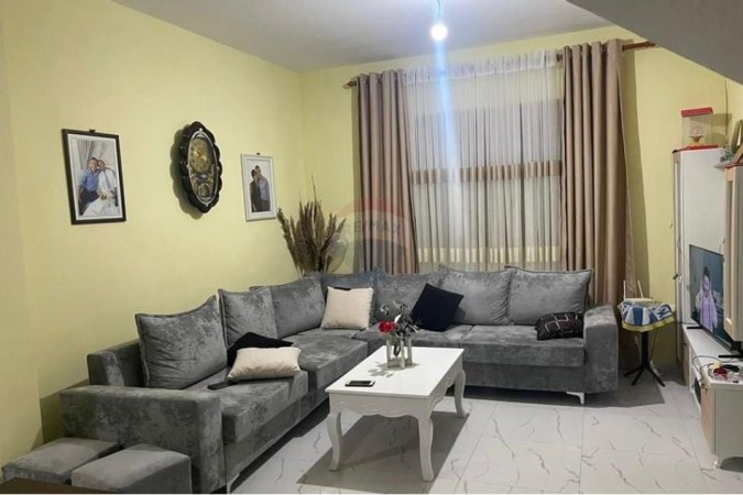 Tirane, jepet me qera apartament 1+1 Kati 1, 100 m² 600 € (Ali Dem)
