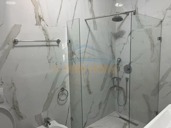 Shitet, Apartament 1+1+Post Parkimi, Rruga e Barrikadave, Tirane