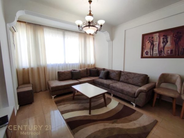 Tirane, jepet me qera apartament 2+1 Kati 12, 600 € (rrugen Him Kolli)
