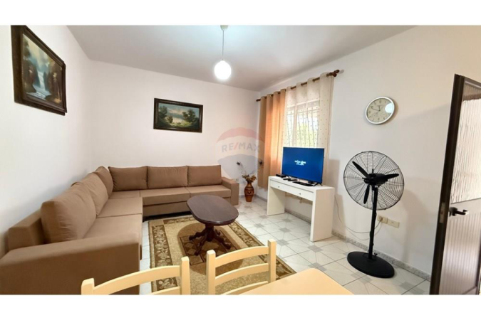 Tirane, jepet me qera apartament 2+1+Ballkon Kati 1, 121 m² 450 € 
