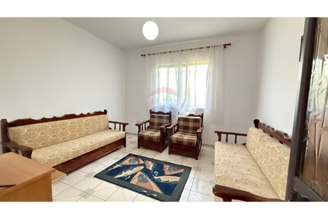 Tirane, jepet me qera apartament 2+1+Ballkon Kati 1, 121 m² 450 € 