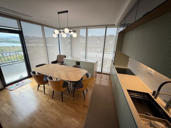 Tirane, shitet apartament 4+1+Ballkon Kati 10, 214 m² 700.000 € (Lake View)