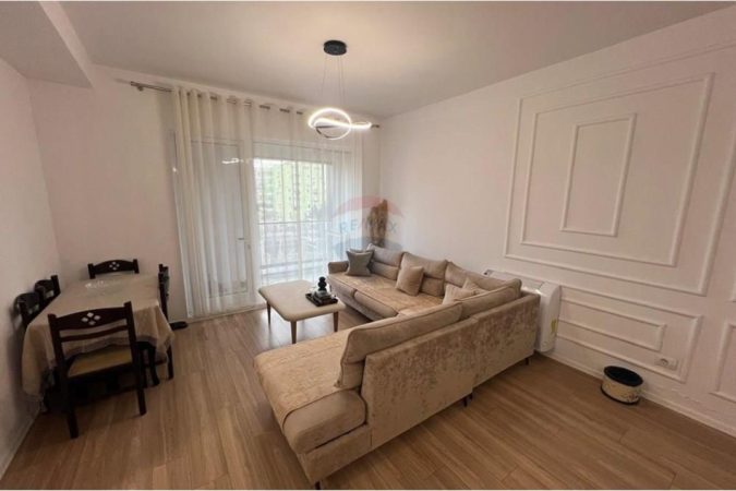 Tirane, jepet me qera apartament 2+1+Ballkon Kati 4, 98 m² 650 € 