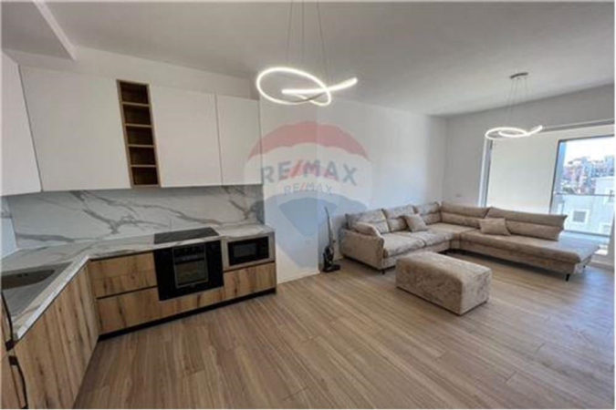 Tirane, jepet me qera apartament 2+1+Ballkon Kati 4, 98 m² 650 € 