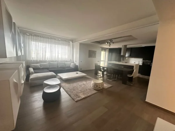 Tirane, jepet me qera zyre , 190 m² 2.000 € 