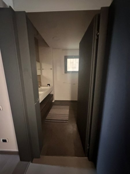 Tirane, jepet me qera zyre , 190 m² 2.000 € 