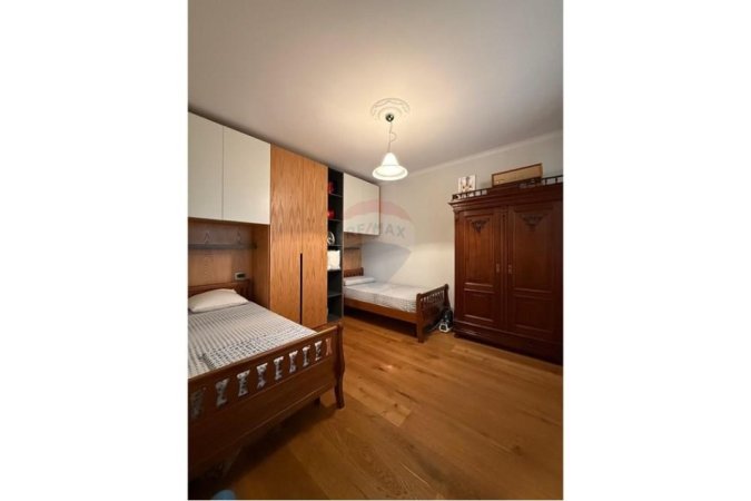 Tirane, jepet me qera apartament 2+1 Kati 5, 150 m² 1.500 € (Blloku)