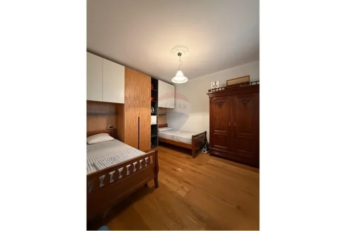 Tirane, jepet me qera apartament 2+1 Kati 5, 150 m² 1.500 € (Blloku)
