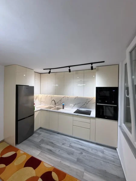 Tirane, jepet me qera apartament 2+1+Aneks Kati 2, 500 € (Ali Demi)
