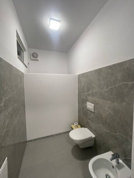 Durres, jepet me qera ambjent biznesi Kati 2, 106 m² 500 € (Poliklinika)