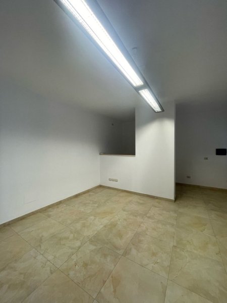 Durres, jepet me qera ambjent biznesi Kati 2, 106 m² 500 € (Poliklinika)
