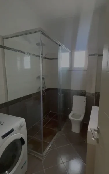 Durres, shitet apartament 3+1+Aneks+Ballkon Kati 2, 140 m² 125.000 € (Spitalle)