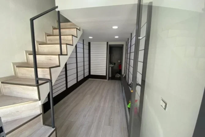 Tirane, jepet me qera dyqan Kati 0, 30 m² 300 € (Bulevardi Kashar)