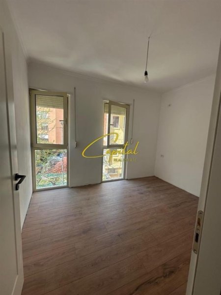 Tirane, jepet me qera apartament 1+1 Kati 4, 45 m² 450 € (RRUGA HAXHI HYSEN DALLIU)