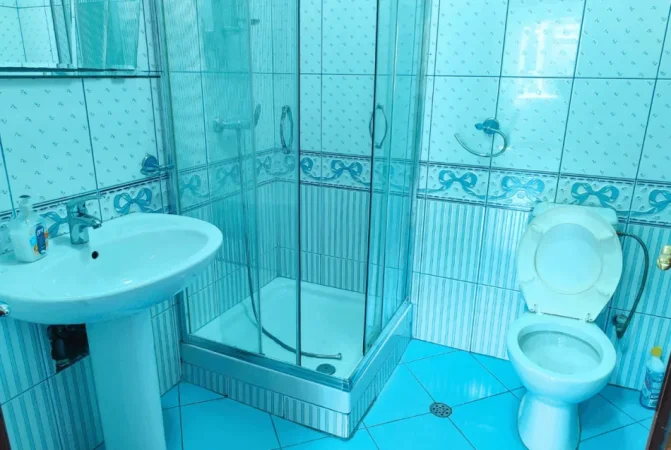 Tirane, jepet me qera zyre Kati 3, 130 m² 1.100 € (Rruga Themistokli Germenji)