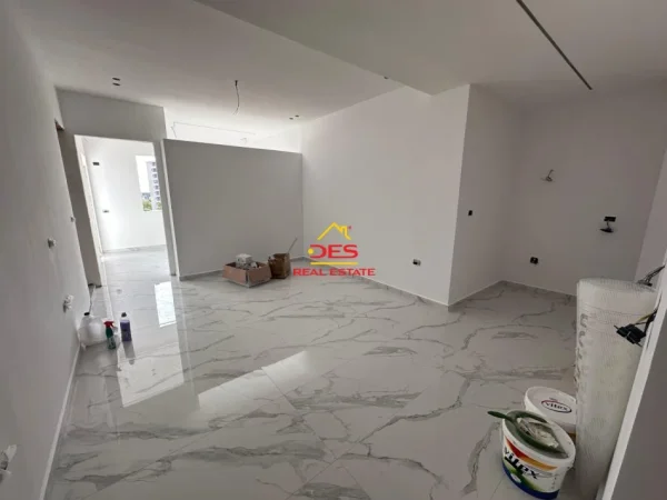 Vlore, shitet apartament 2+1+Ballkon Kati 4, 102 m² 180.000 € (Rruga Çajupi)