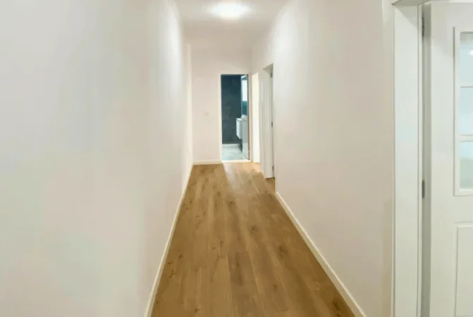 Tirane, jepet me qera zyre Kati 1, 92 m² 1.000 € (Rruga e Durresit)