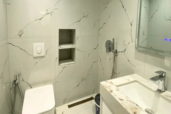 Tirane, jepet me qera zyre Kati 1, 92 m² 1.000 € (Rruga e Durresit)