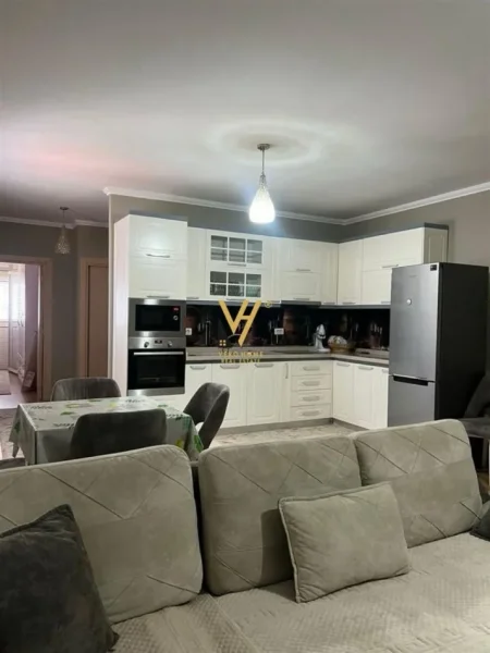 Tirane, jepet me qera apartament 2+1+Ballkon Kati 8, 105 m² 750 € (DON BOSKO)