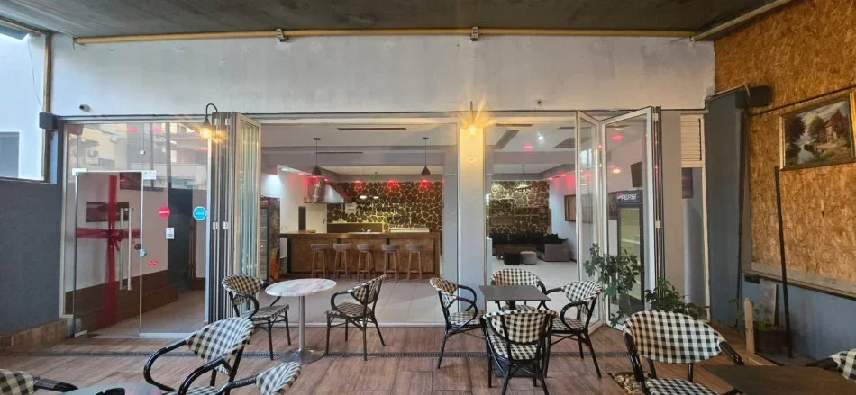 Tirane, jepet me qera ambjent biznesi Kati 0, 200 m² 700 € (Rruga e Elbasanit)