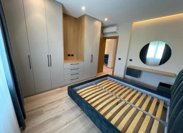 Tirane, jepet me qera apartament 2+1+Ballkon , 101 m² 1.000 € 