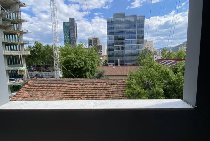 Tirane, jepet me qera zyre Kati 3, 160 m² 1.200 € (Rruga Kajo Karafili)