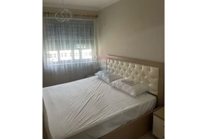 Tirane, jepet me qera apartament 2+1 , 87 m² 500 € (Pallatet cabej)