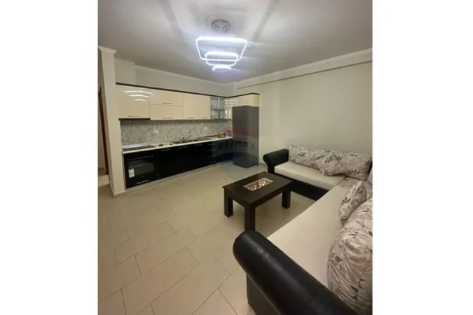 Tirane, jepet me qera apartament 2+1 , 87 m² 500 € (Pallatet cabej)