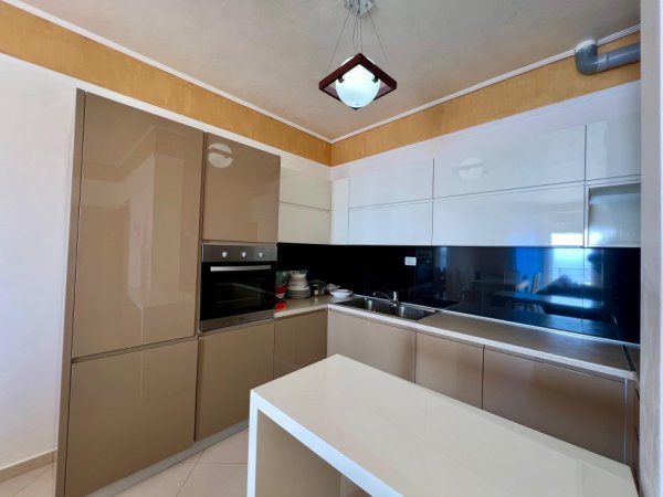 Sarande, shitet apartament 2+1+Ballkon Kati 6, 150 m² 200.000 € (Rruga Naim Frashëri)