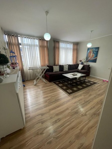 Tirane, jepet me qera apartament 2+1+Ballkon Kati 3, 120 m² 400 € (gaqo tashko)